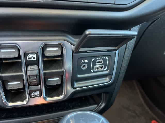 Used 2021 Jeep Wrangler Unlimited Sahara w/ Cold Weather Group AWD/4WD image 27