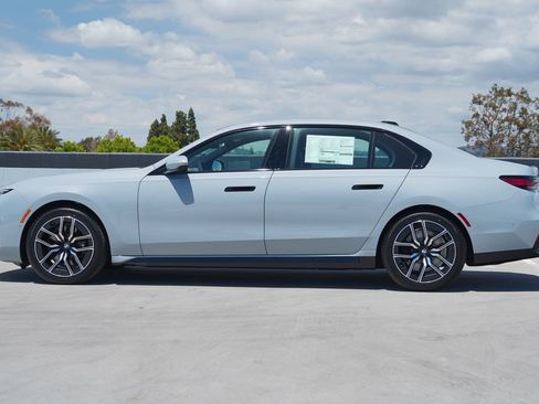 New 2026 BMW 740i w/ Premium Package RWD image 4
