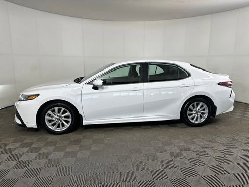 Used 2024 Toyota Camry SE image 6