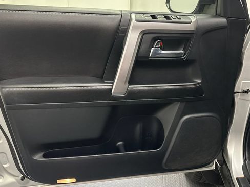 Used 2015 Toyota 4Runner SR5 AWD/4WD image 14