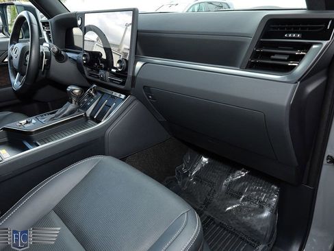 Used 2025 Lexus GX 550 image 26