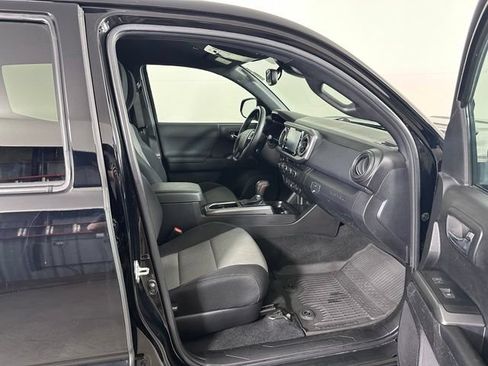 Used 2023 Toyota Tacoma TRD Sport w/ Black Out Package (TMS) AWD/4WD image 10