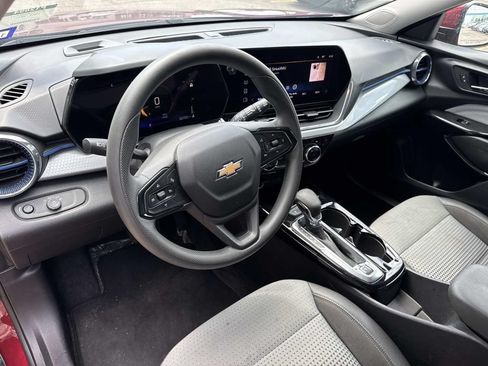 Used 2025 Chevrolet Trax LT FWD image 18