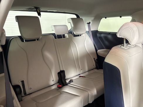 New 2026 Kia Carnival EX FWD image 23