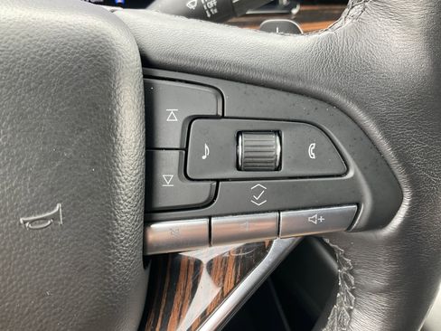 Used 2024 Cadillac Escalade ESV Premium Luxury image 32