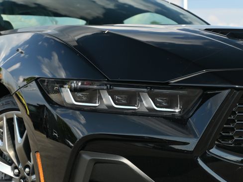 Used 2025 Ford Mustang GT Premium image 30