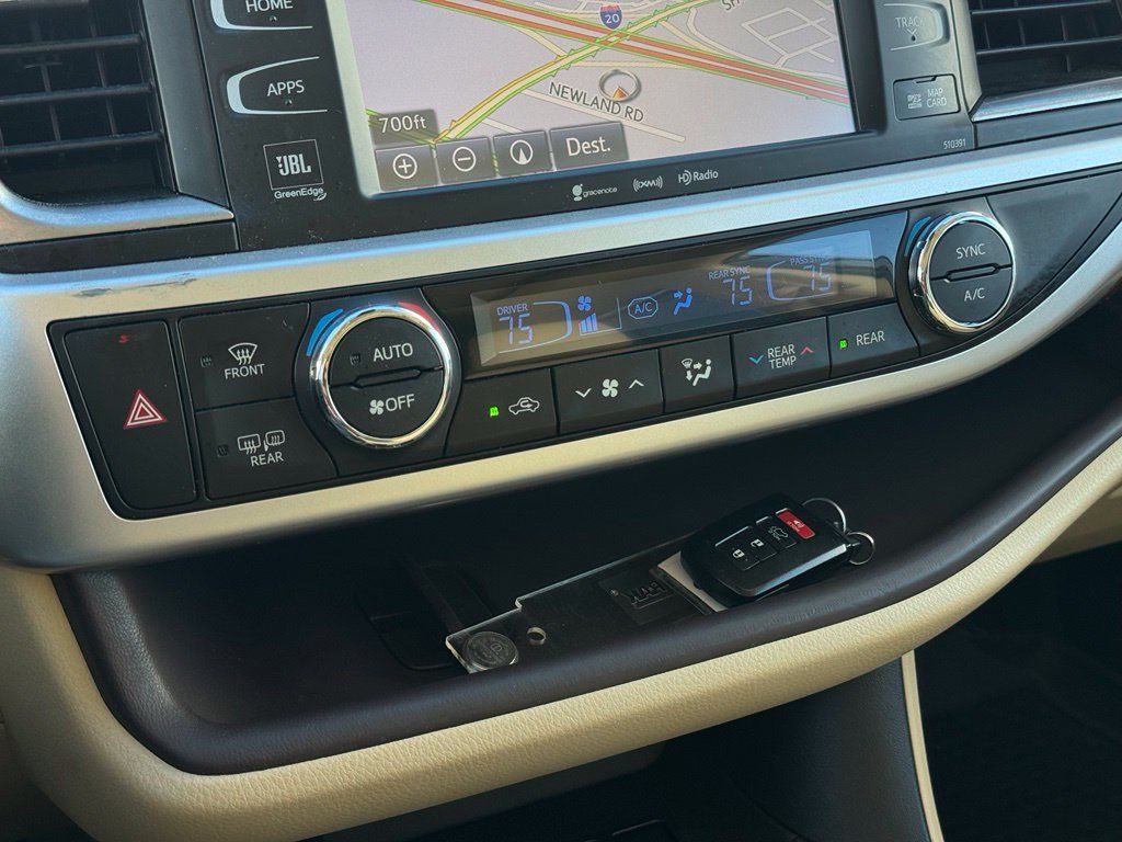 Used 2019 Toyota Highlander Limited FWD image 42