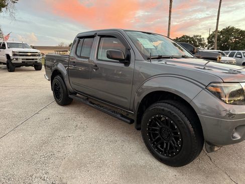 Used 2019 Nissan Frontier SV image 9