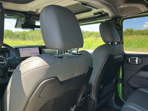 Used 2025 Jeep Gladiator Mojave image 17