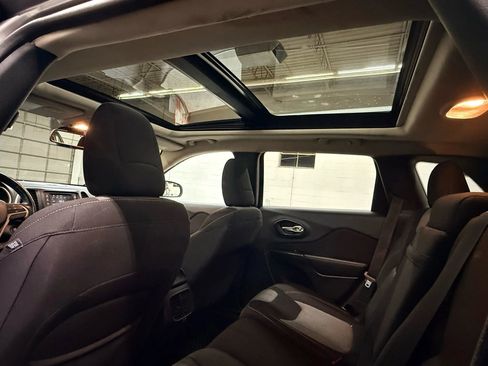 Used 2014 Jeep Cherokee Latitude w/ Comfort/Convenience Group image 8