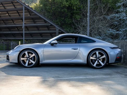 Used 2025 Porsche 911 Carrera image 2