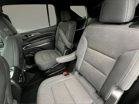 Used 2025 Chevrolet Traverse LT AWD/4WD image 21