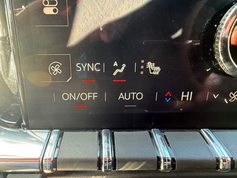 Used 2025 GMC Yukon Denali image 33