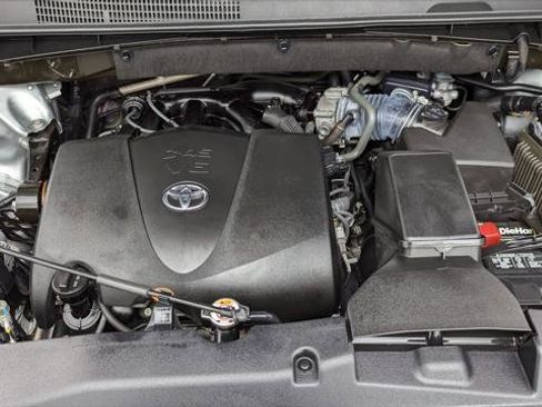 Used 2019 Toyota Highlander LE image 29
