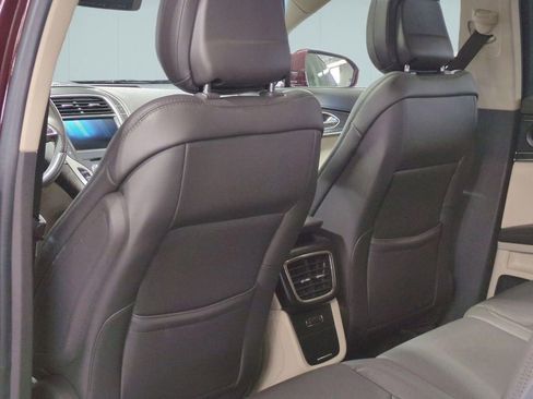 Certified 2020 Lincoln Nautilus Reserve image 28