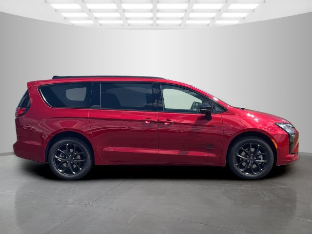 New 2027 Chrysler Pacifica Select AWD/4WD image 8