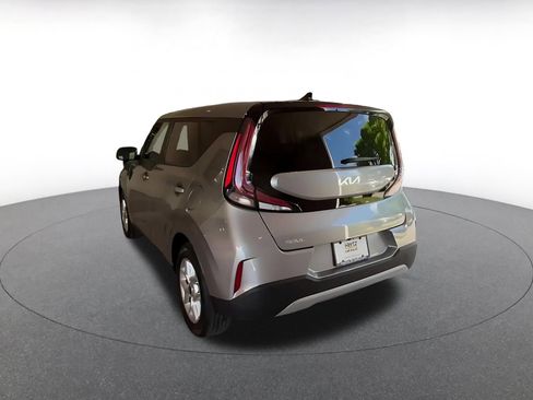 Used 2025 Kia Soul LX w/ LX Technology Package FWD image 10