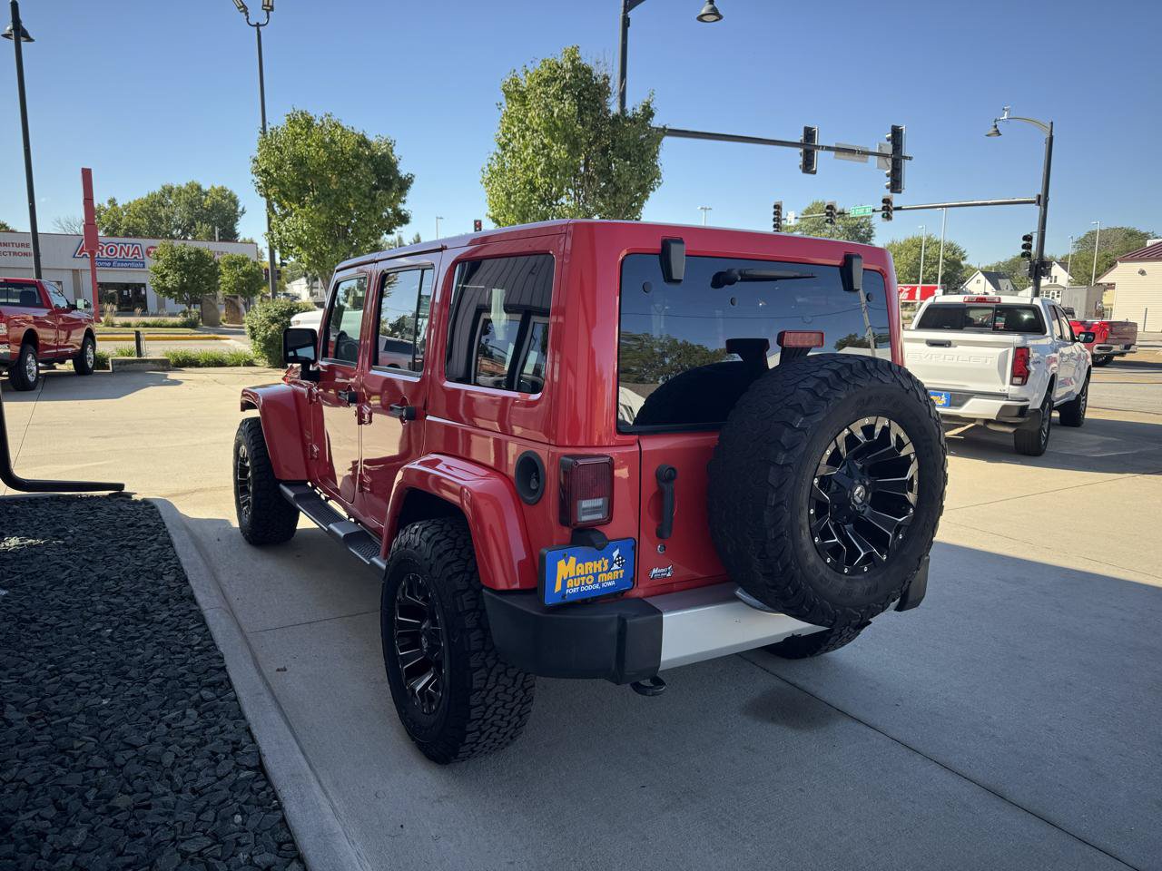 Used 2013 Jeep Wrangler Unlimited Sahara w/ Dual Top Group AWD/4WD image 4