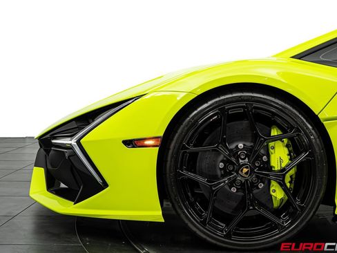 Used 2025 Lamborghini Revuelto AWD/4WD image 17