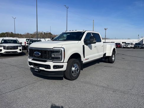 New 2026 Ford F350 Platinum image 2