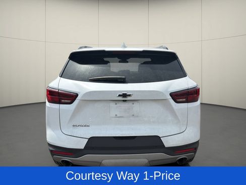 Used 2024 Chevrolet Blazer LT w/ Convenience Package FWD image 8