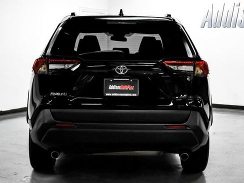 Used 2021 Toyota RAV4 LE image 10