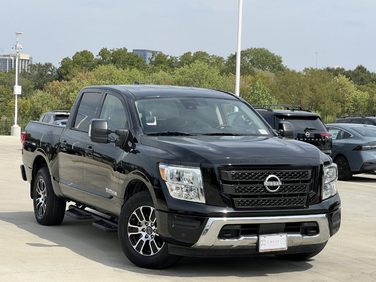 Used 2024 Nissan Titan SV w/ SV Convenience Package RWD image 2