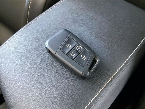Used 2021 Volkswagen Tiguan SEL FWD image 15