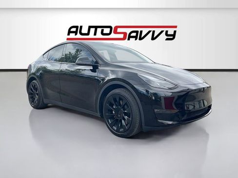 Used 2024 Tesla Model Y Long Range AWD/4WD image 1