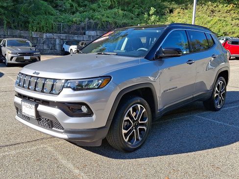 Certified 2022 Jeep Compass Limited image 3