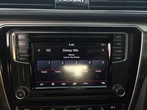 Used 2018 Volkswagen Passat 2.0T SE image 22