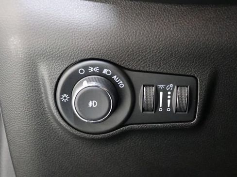 Used 2025 Jeep Compass Trailhawk AWD/4WD image 23