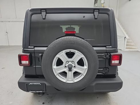 Used 2022 Jeep Wrangler Unlimited Sport AWD/4WD image 11