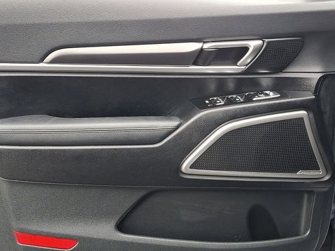 Used 2023 Kia Telluride LX image 14