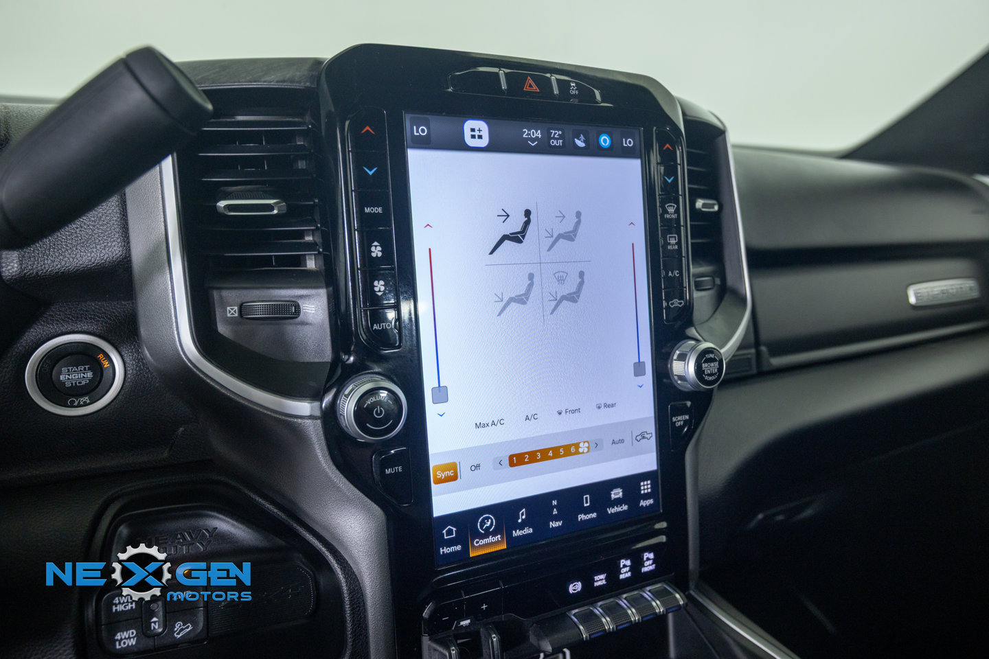 Used 2024 RAM 2500 Big Horn w/ Night Edition AWD/4WD image 18