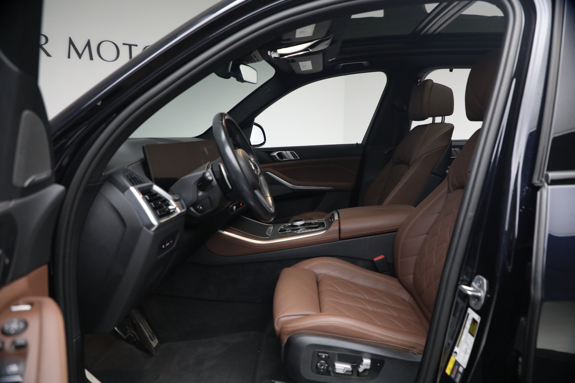 Used 2024 BMW X5 xDrive50e w/ Executive Package AWD/4WD image 13