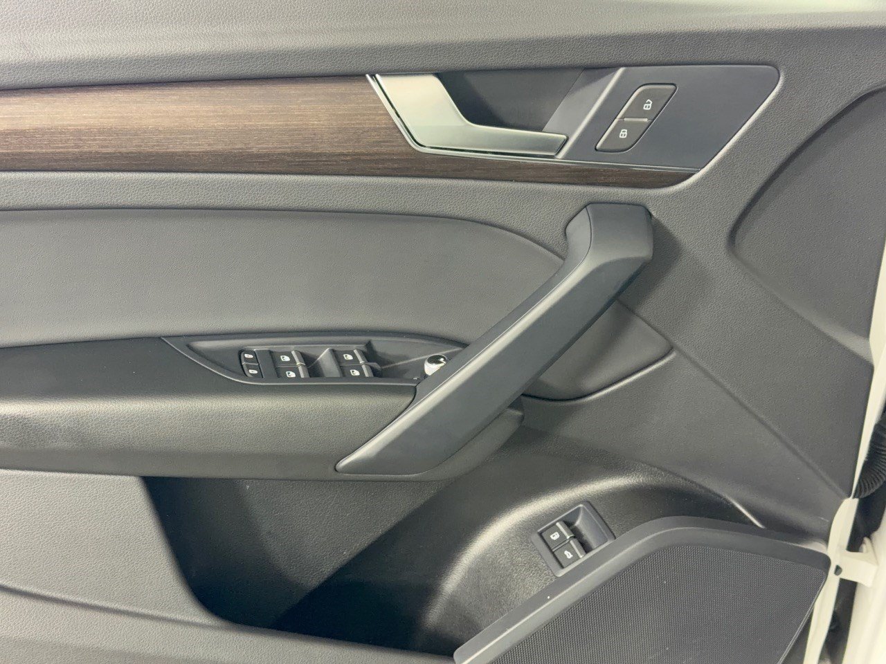 Used 2025 Audi Q5 e Premium AWD/4WD image 15