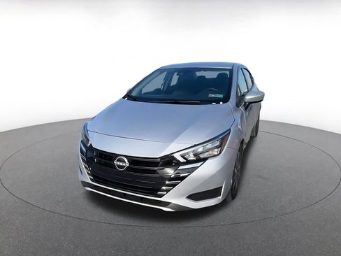 Used 2025 Nissan Versa SV image 6