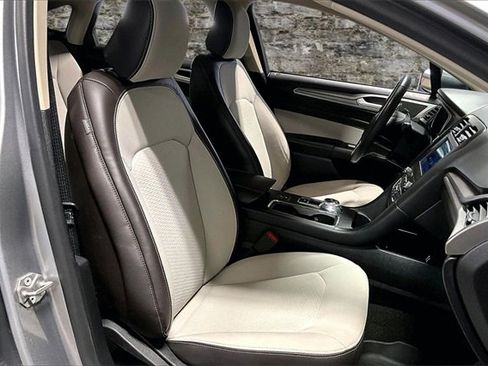 Used 2020 Ford Fusion SE w/ Equipment Group 151A image 26