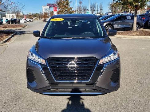 Certified 2025 Nissan Kicks Play S image 9