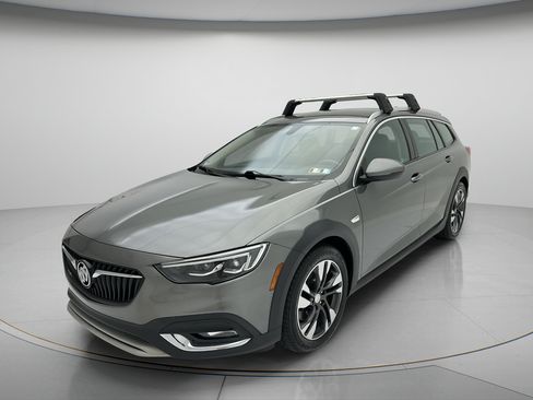 Used 2018 Buick Regal Essence w/ Driver Confidence Package #1 AWD/4WD image 3