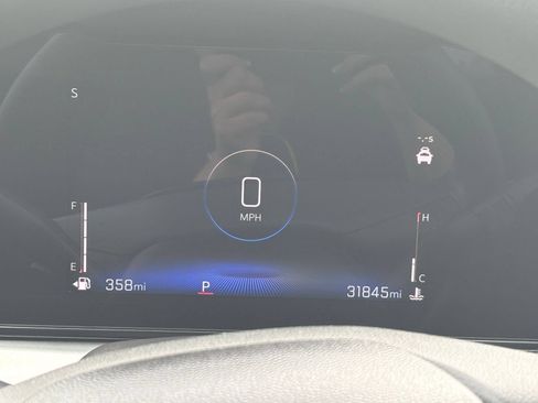 Used 2025 Chevrolet Trax LT FWD image 40
