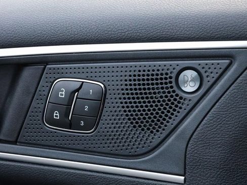 Used 2021 Ford Edge ST image 22