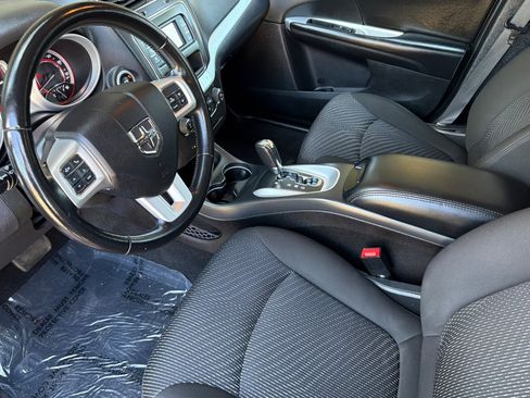 Used 2020 Dodge Journey SE w/ SE Popular Equipment Group FWD image 11