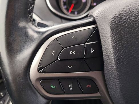 Used 2020 Jeep Cherokee Latitude Plus w/ Comfort/Convenience Group image 11