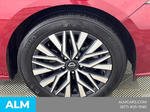 Used 2025 Nissan Altima 2.5 SV FWD image 16