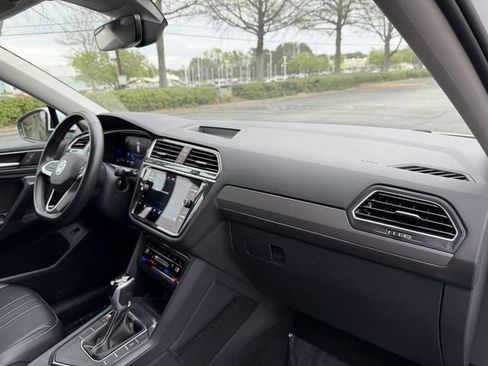 Used 2024 Volkswagen Tiguan Wolfsburg Edition image 44