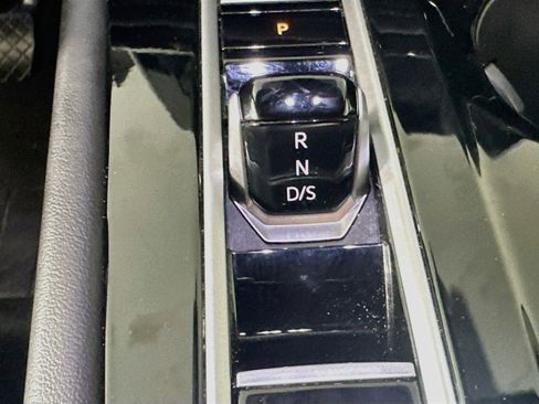 Used 2025 Volkswagen Atlas SE AWD/4WD image 24