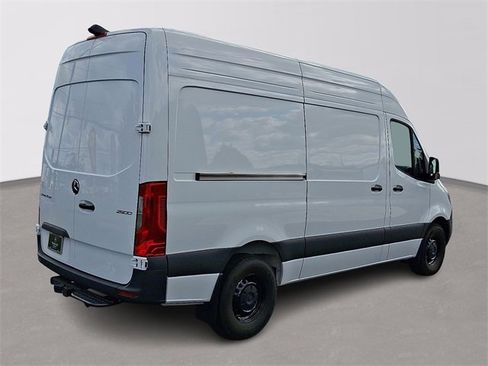 Used 2025 Mercedes-Benz Sprinter 2500 image 4