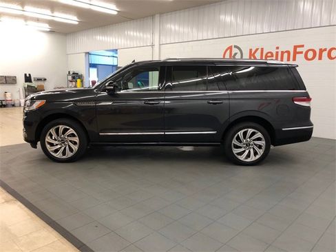 Used 2024 Lincoln Navigator L Reserve image 4